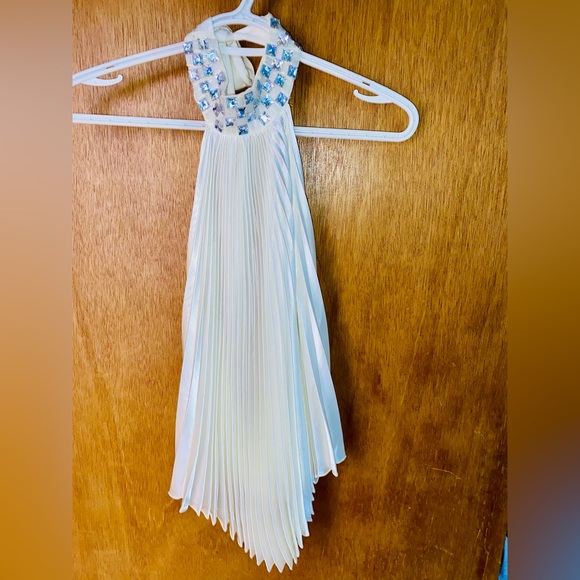 Halter top with diamond neck - Picture 4 of 5